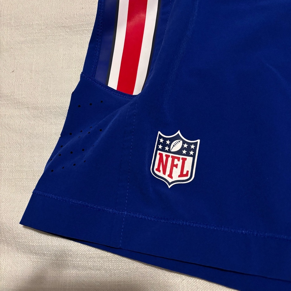 Men’s Nike On-Field Apparel Buffalo Bills Shorts - Picture 3 of 11